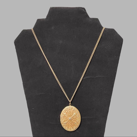 Vintage Gold Tone Locket 1970’s 25” Length - Picture 2 of 5